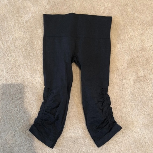 Lululemon Crop Pants - Picture 1 of 4
